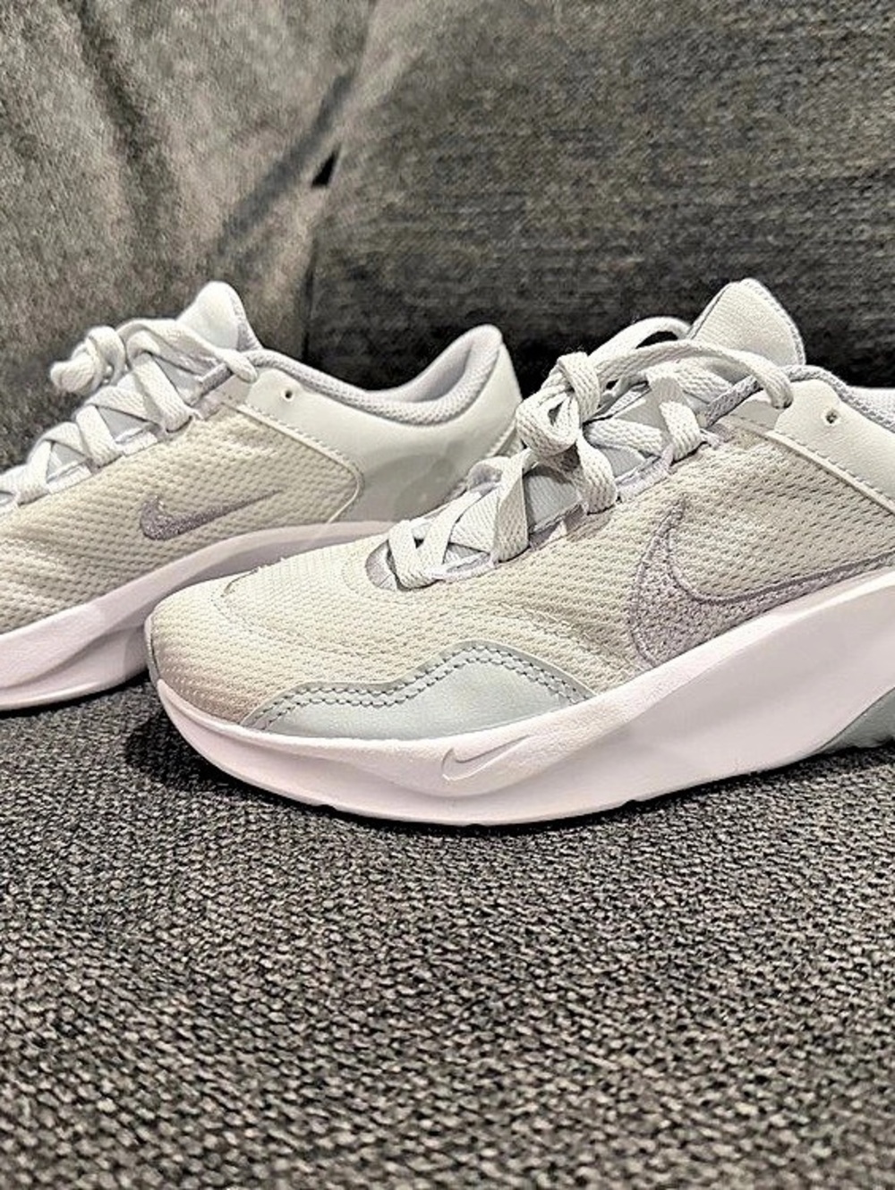 Nike Essential 3 Women's Athletic Shoes US 7